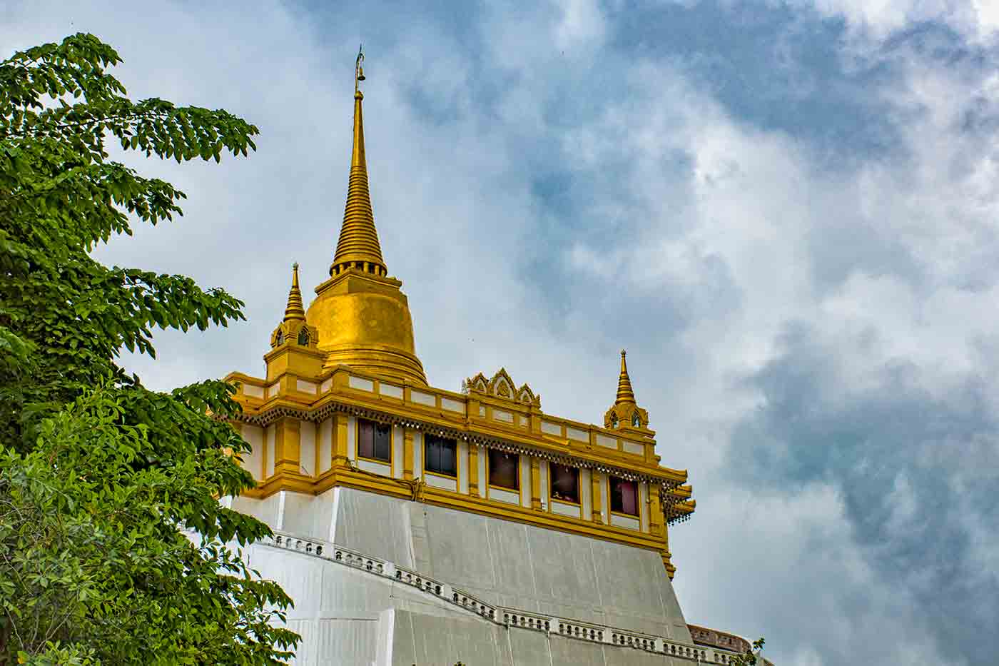 Wat Saket (Phu Khao Thong)