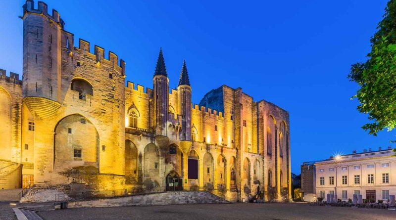 Top Tourist Places to Visit in Avignon, France