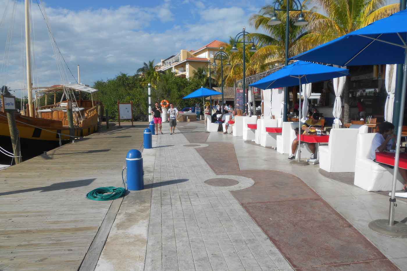 La Isla Shopping Village
